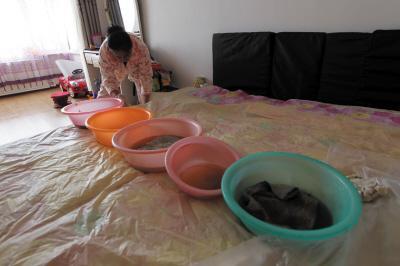 肇庆楼上漏水，住户失联，小区没物管，业主维权难！律师来支招……